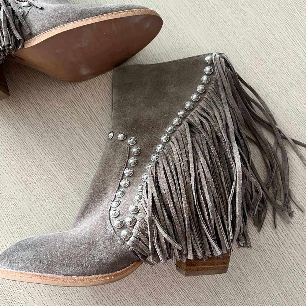 Fringed Gray Heeled Boots